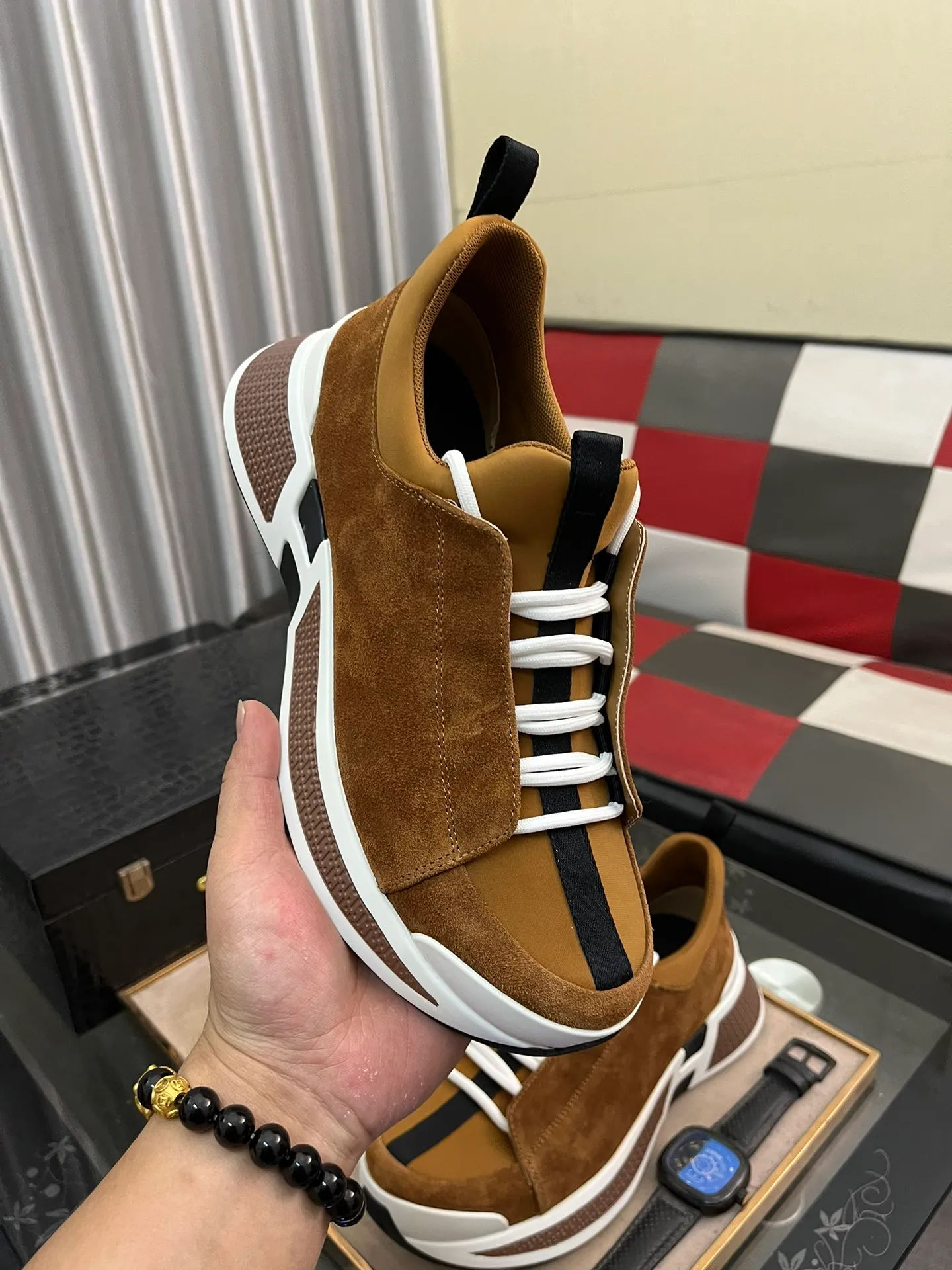 Men's shoes 💰: 560⌚️⌚️[Hermes] New sports shoes Hermès are the most comfortable shoes, no one else⃣️, they are very light on the feet and very good-looking, you will not feel tired when you go shopping and running around 👍 Very light and comfortable, extremely light, perfect for both sports and leisure! It’s up to you to choose, there’s always what you want~ Comes with a full set of packaging gift bags and invoices ✔️Fabric: imported first-layer cowhide ✔️Inner lining: breathable mesh ✔️Outsole: genuine leather bottom ✔️Size: Men 38-44 (45 custom-made) 5️⃣colors available